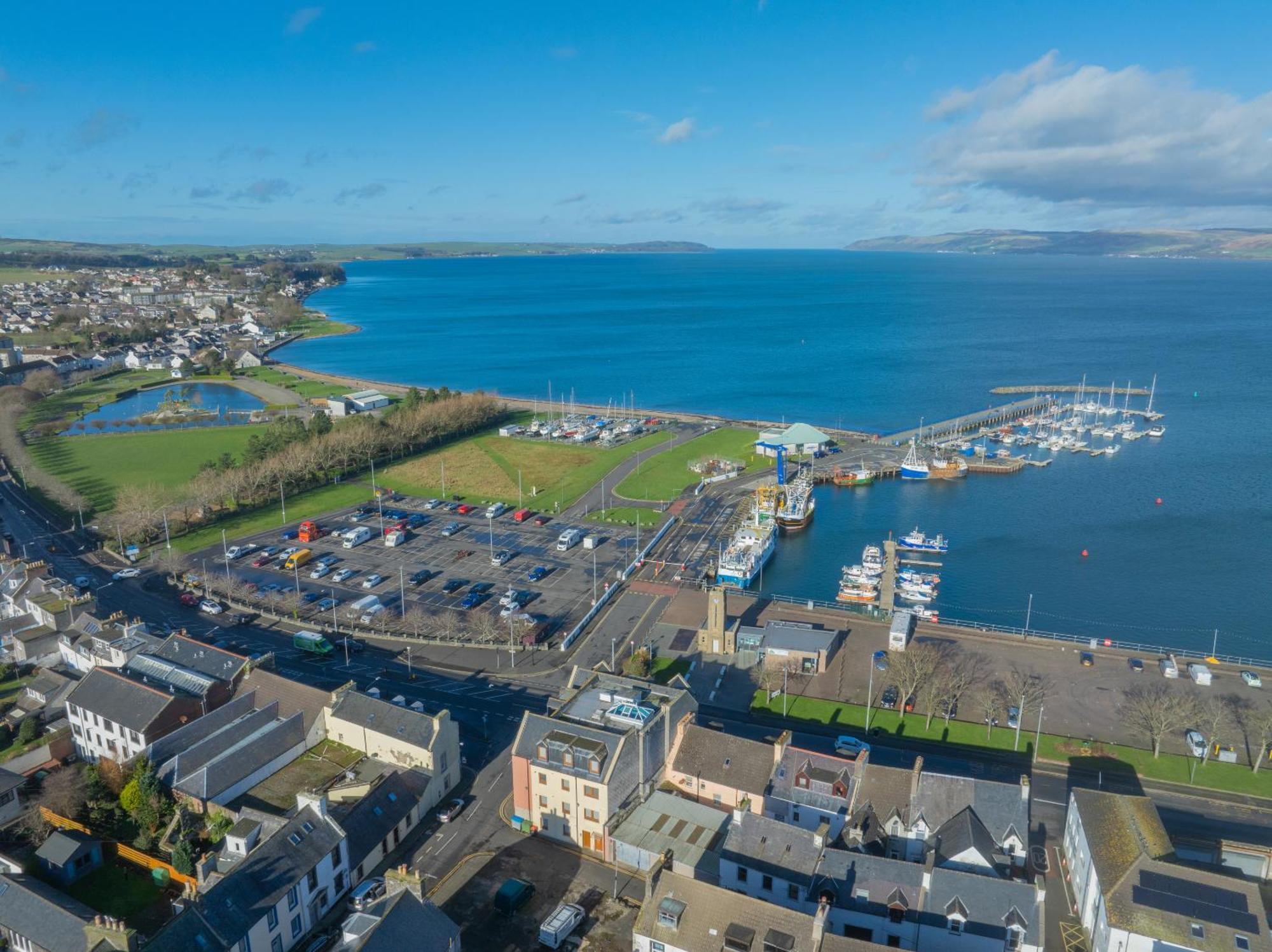 Quay Head View Aparthotel Странрер Екстериор снимка