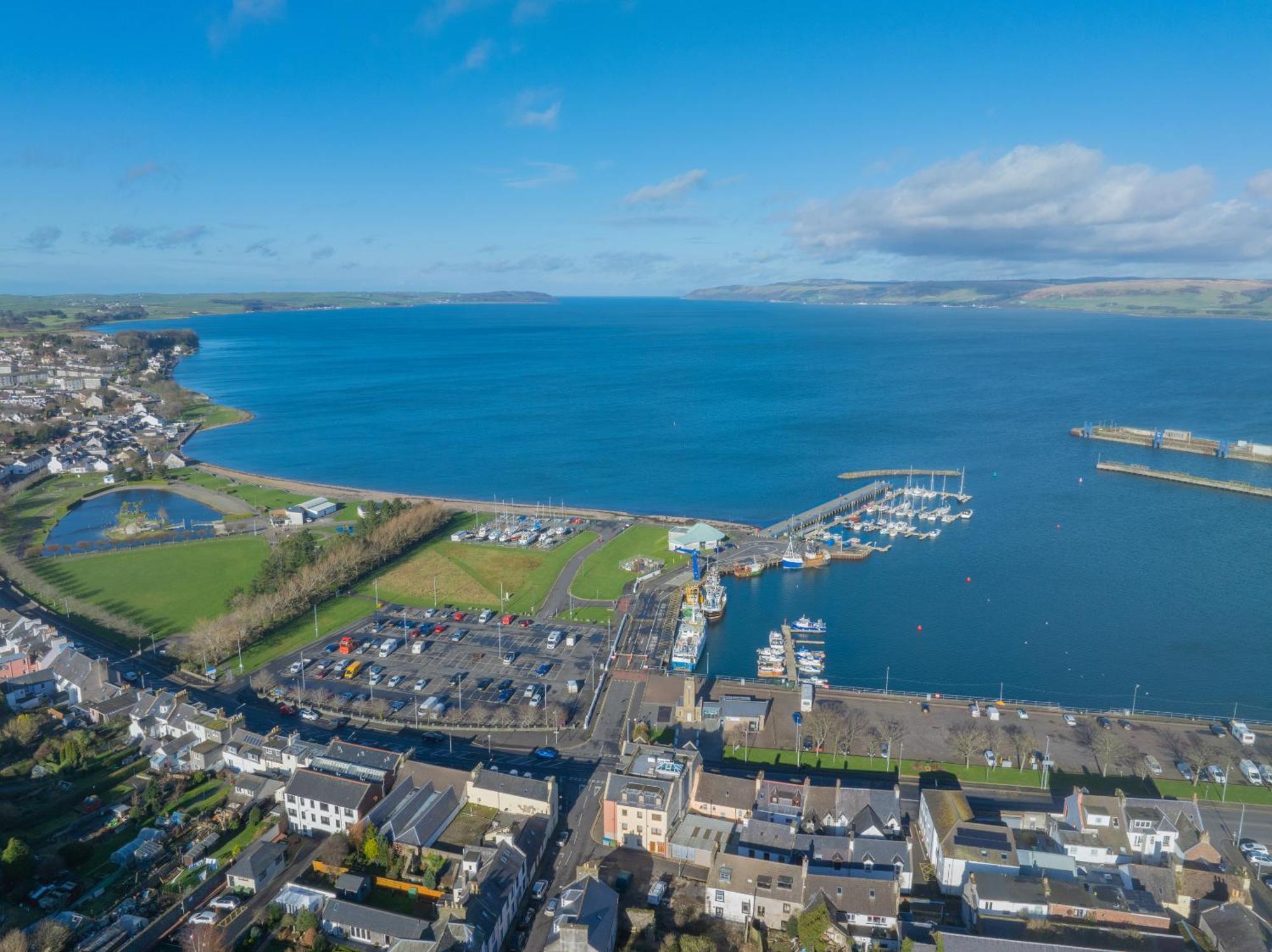 Quay Head View Aparthotel Странрер Екстериор снимка