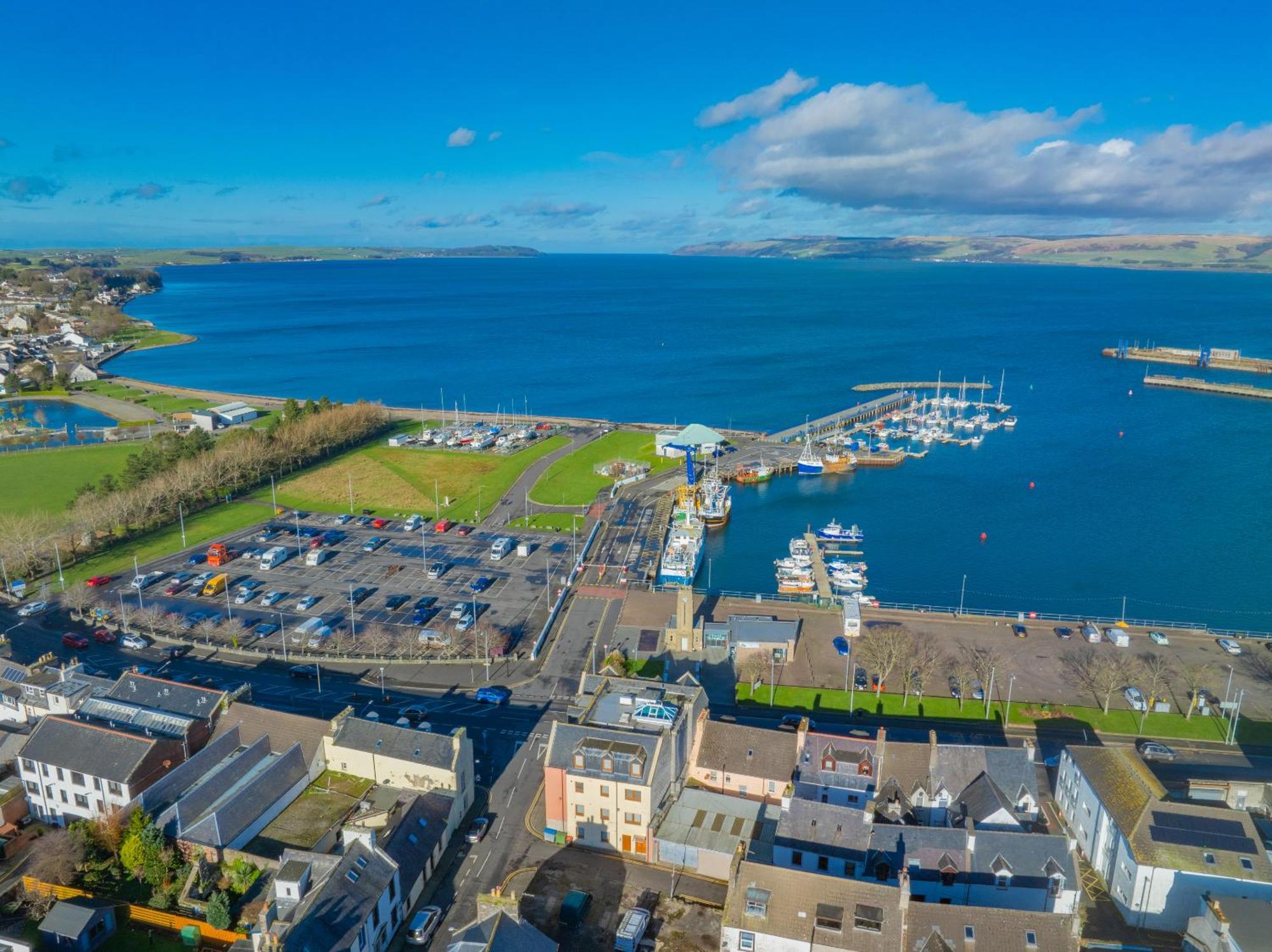 Quay Head View Aparthotel Странрер Екстериор снимка
