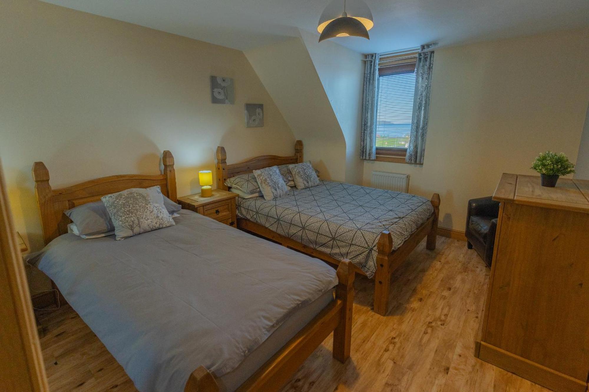 Quay Head View Aparthotel Странрер Стая снимка