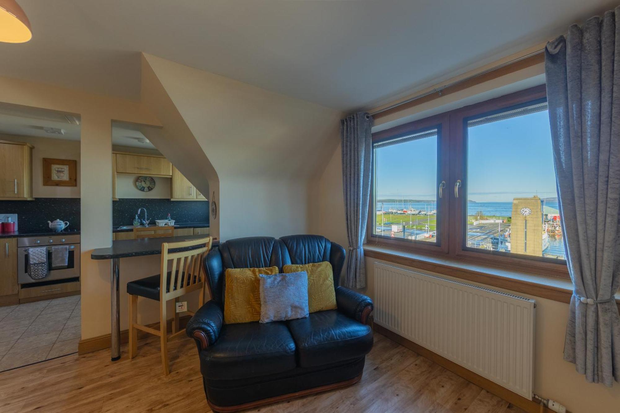 Quay Head View Aparthotel Странрер Стая снимка