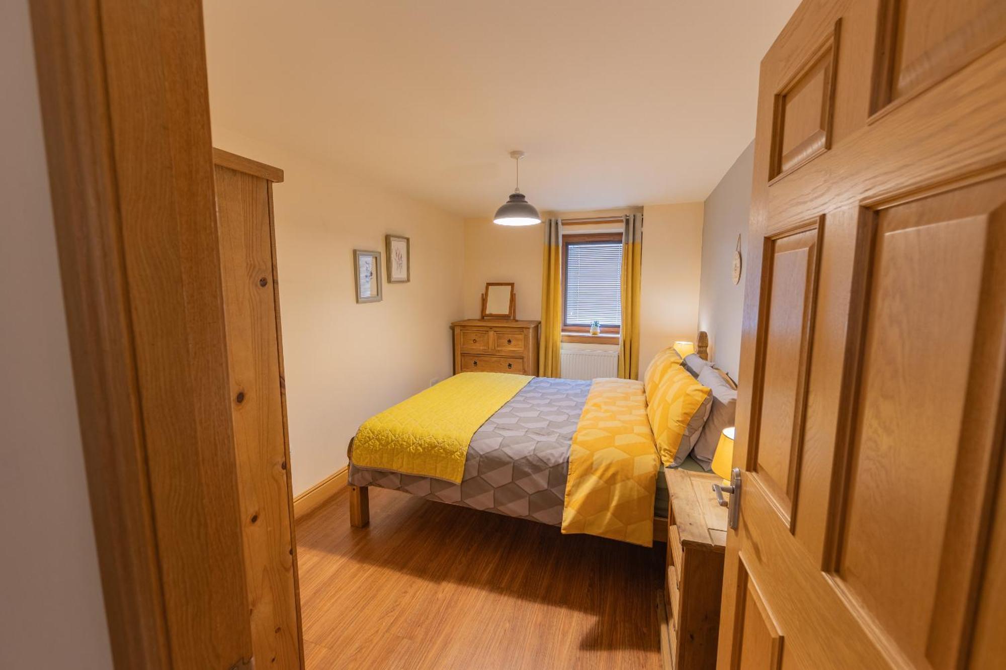 Quay Head View Aparthotel Странрер Стая снимка