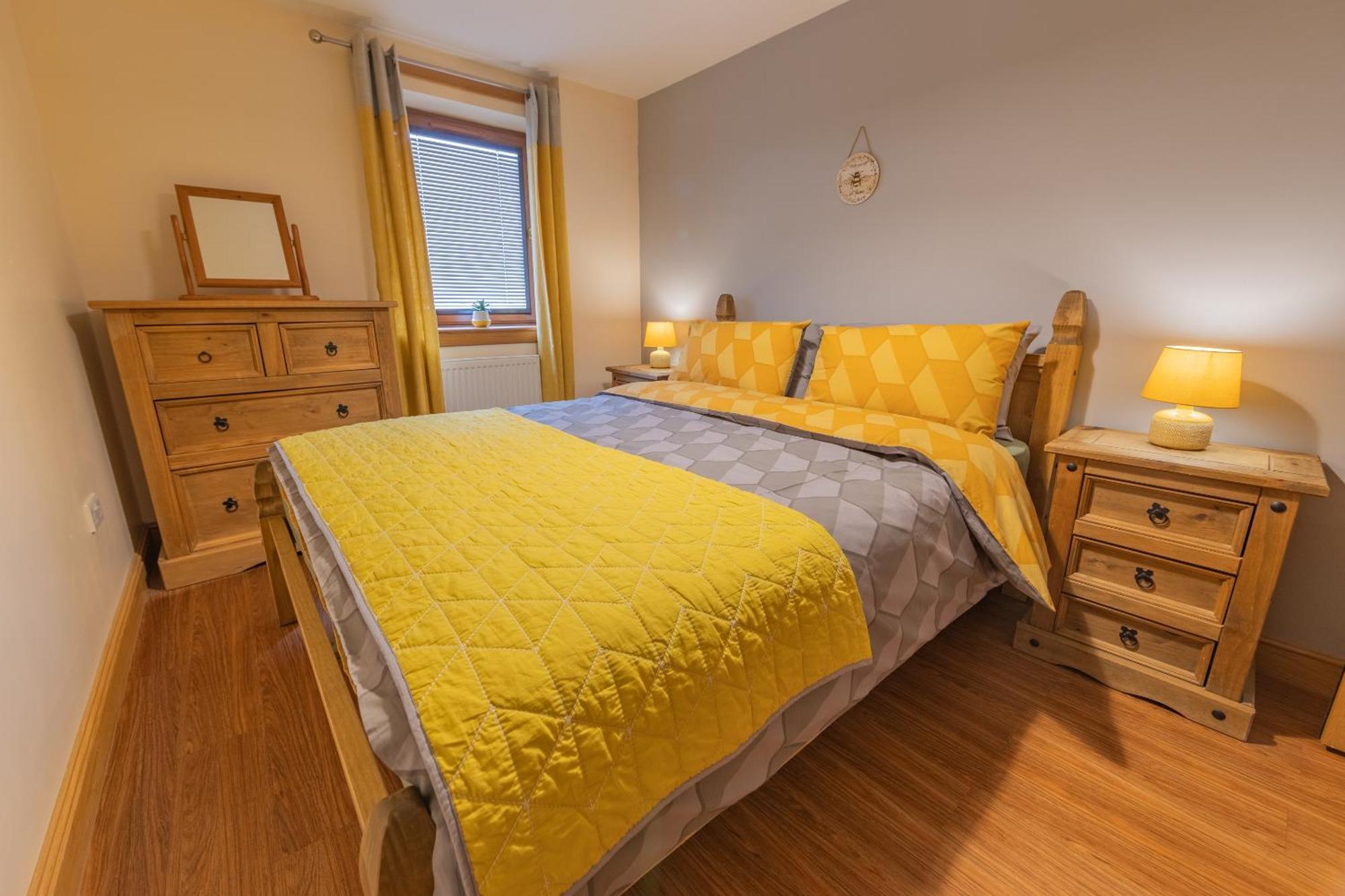 Quay Head View Aparthotel Странрер Стая снимка