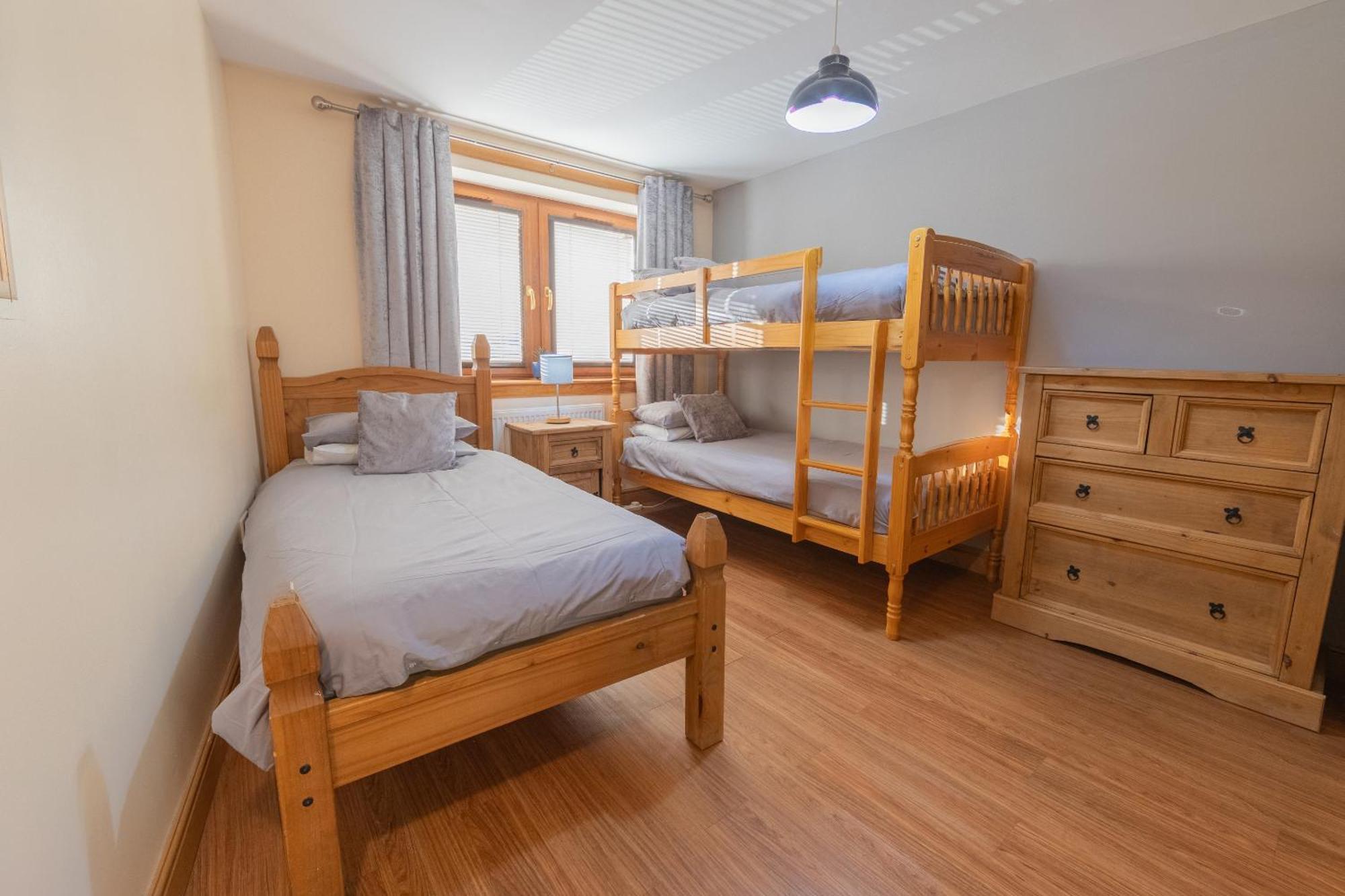 Quay Head View Aparthotel Странрер Стая снимка