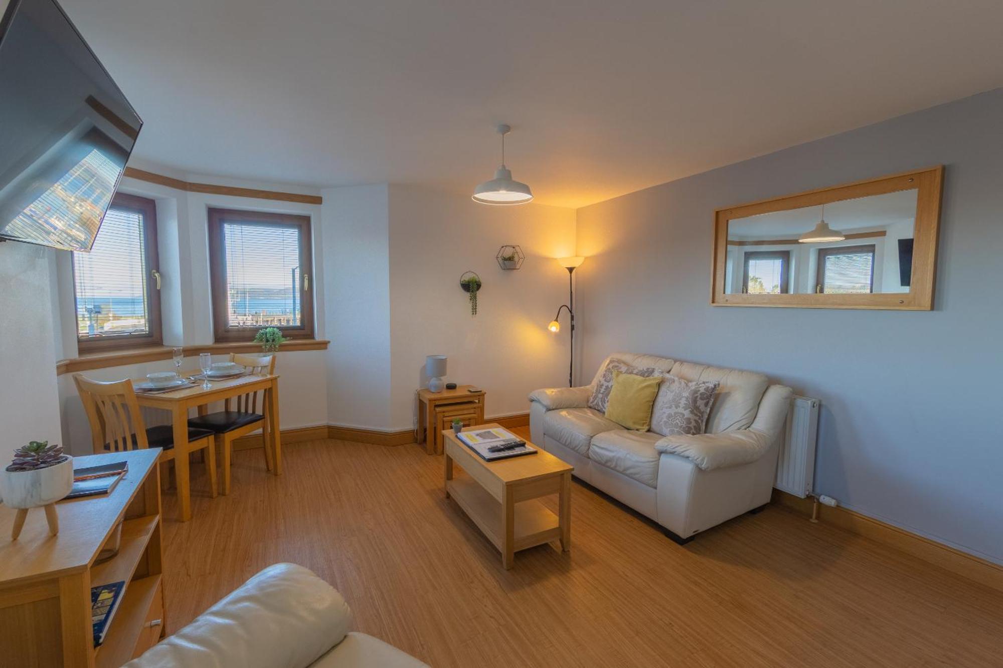 Quay Head View Aparthotel Странрер Стая снимка