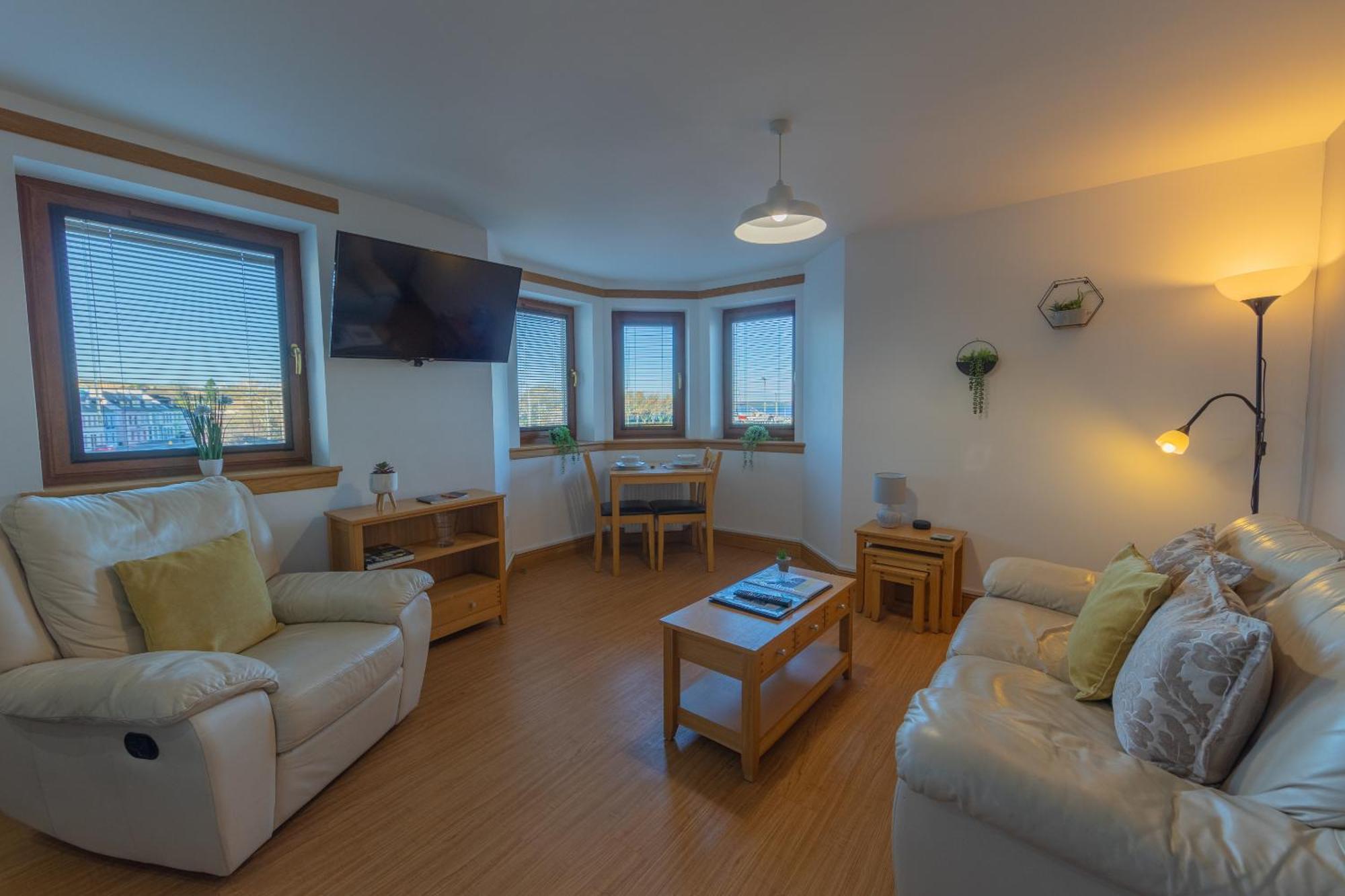 Quay Head View Aparthotel Странрер Стая снимка