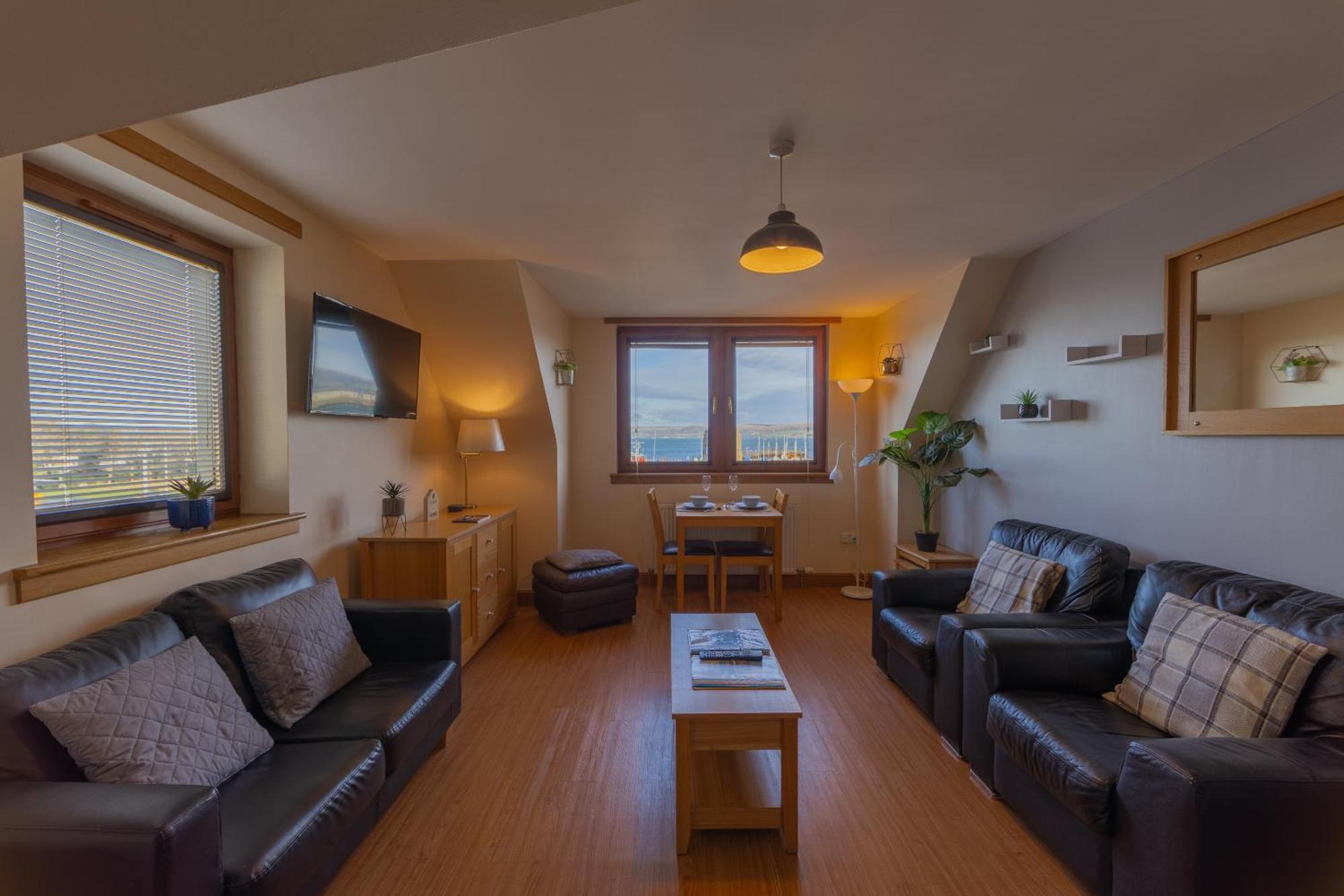 Quay Head View Aparthotel Странрер Стая снимка
