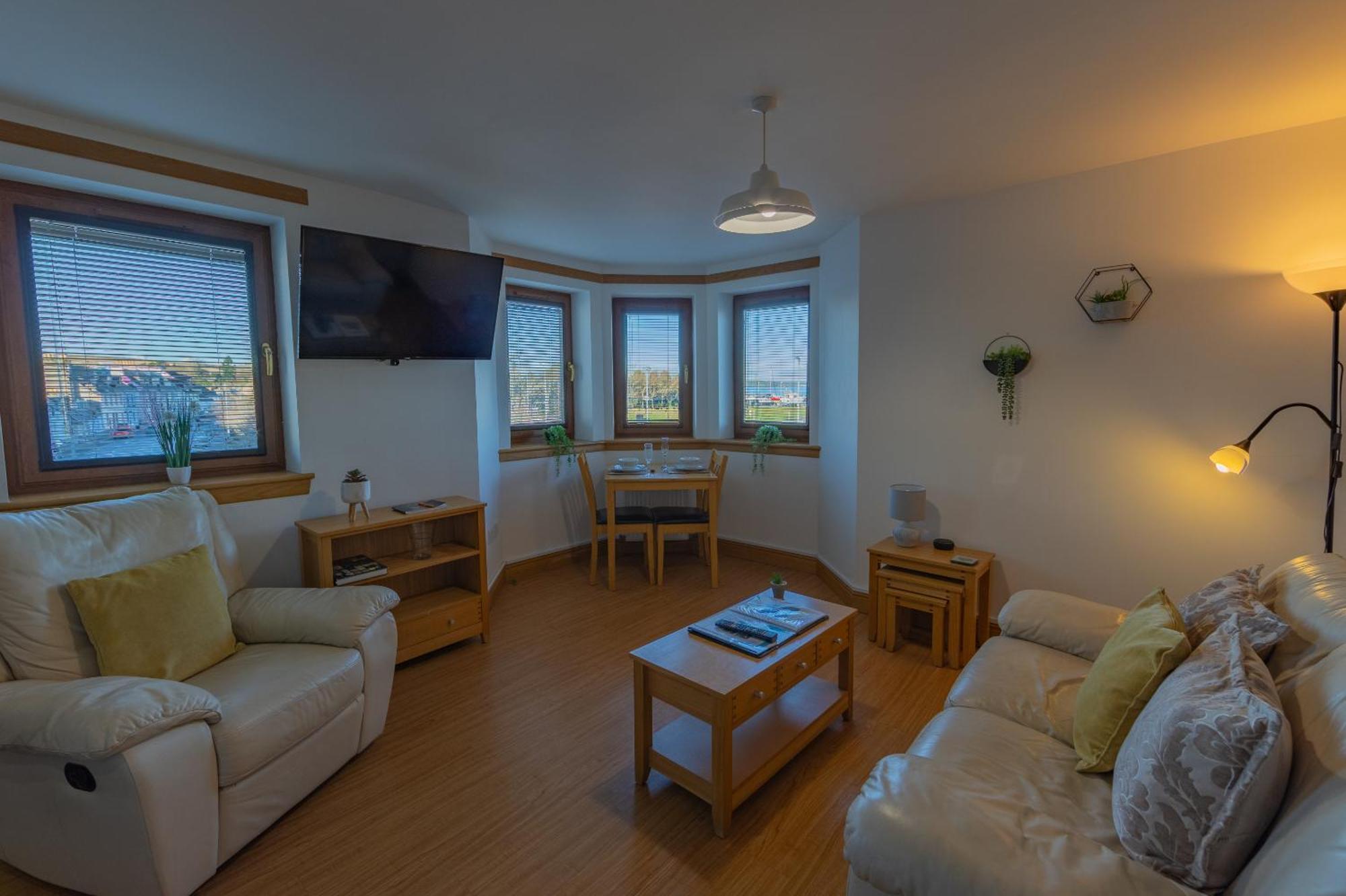 Quay Head View Aparthotel Странрер Стая снимка