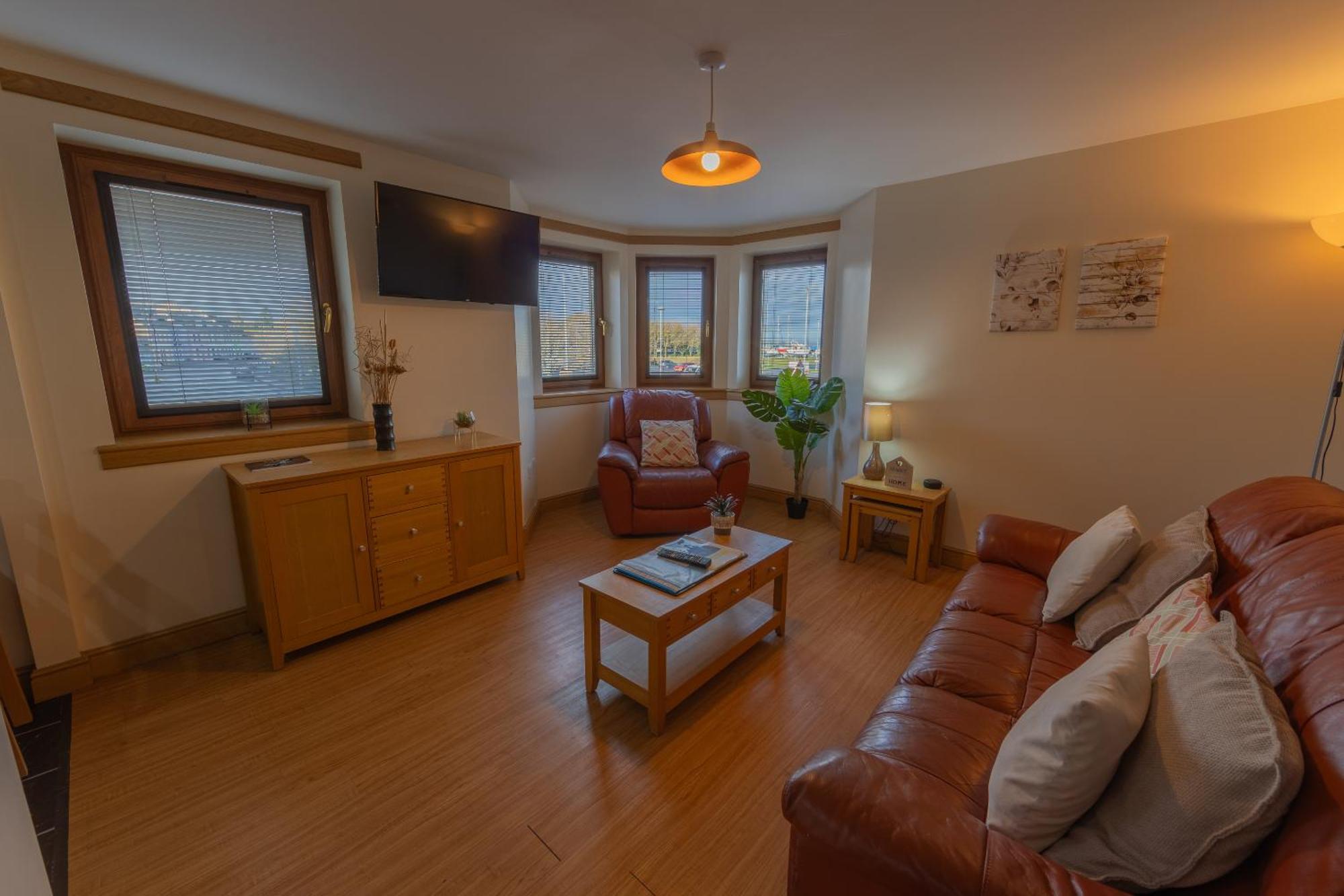 Quay Head View Aparthotel Странрер Стая снимка