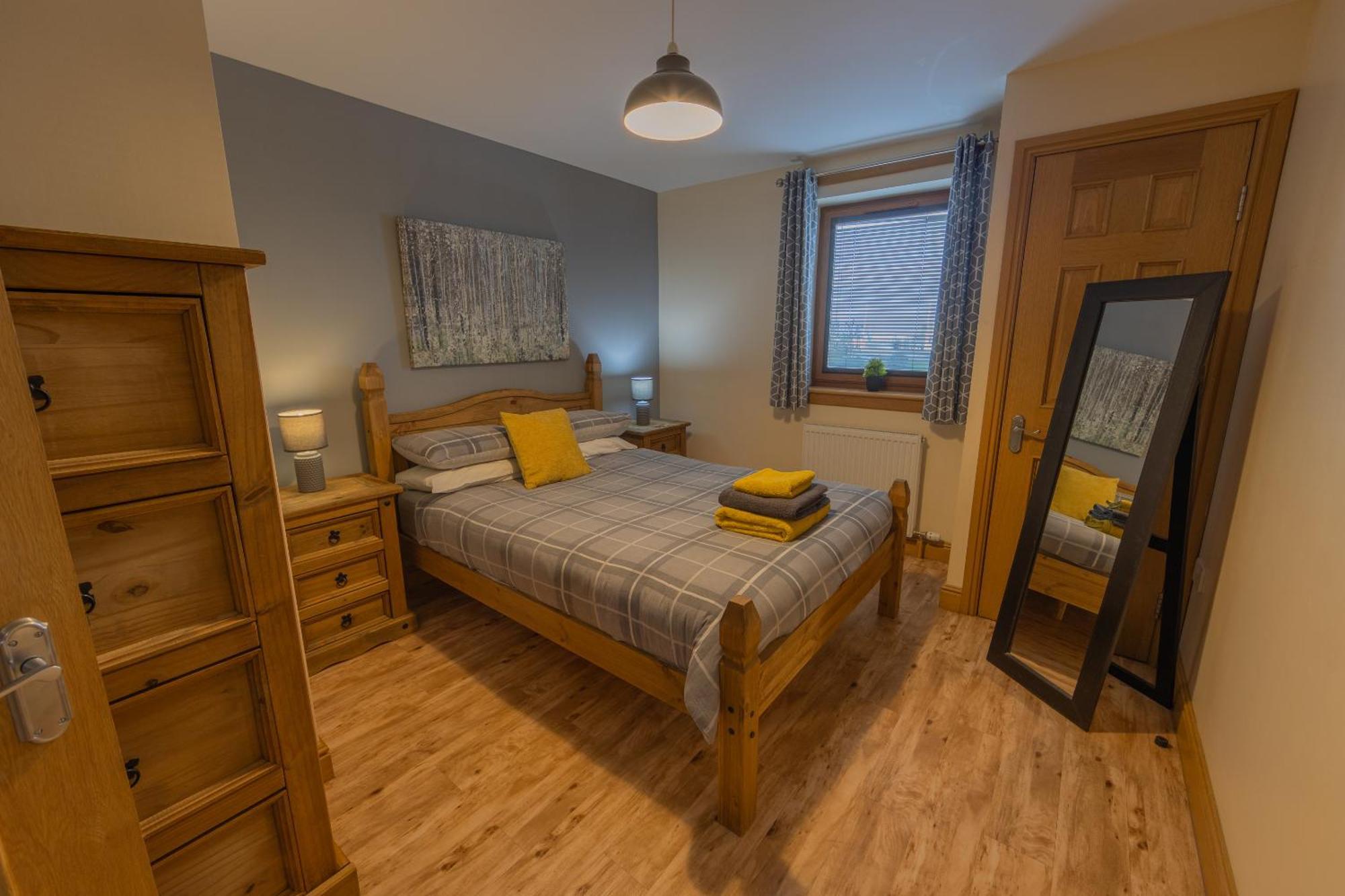 Quay Head View Aparthotel Странрер Стая снимка