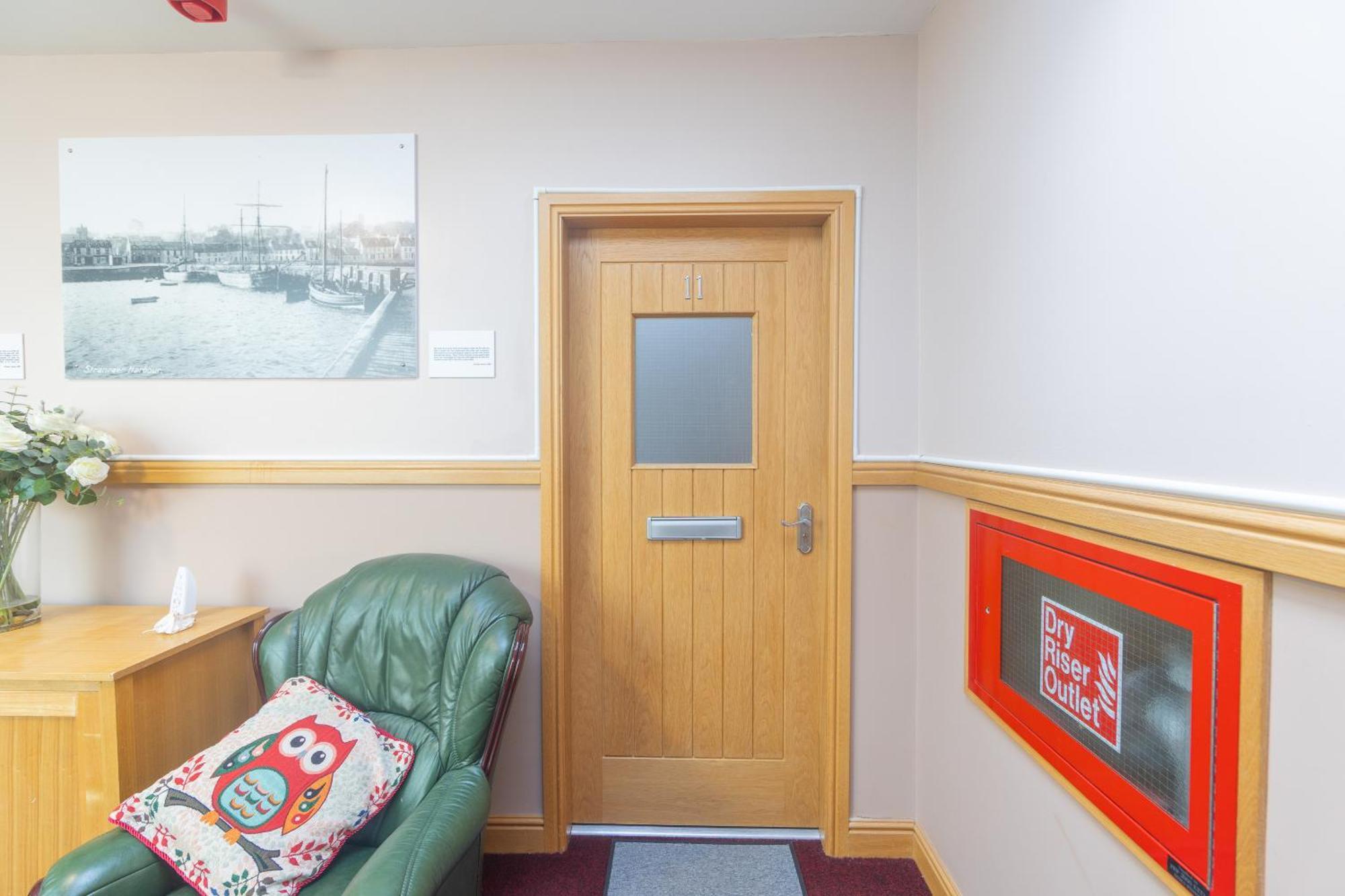 Quay Head View Aparthotel Странрер Стая снимка