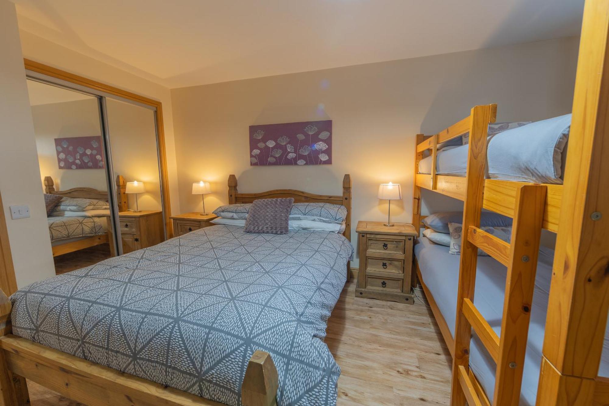 Quay Head View Aparthotel Странрер Стая снимка