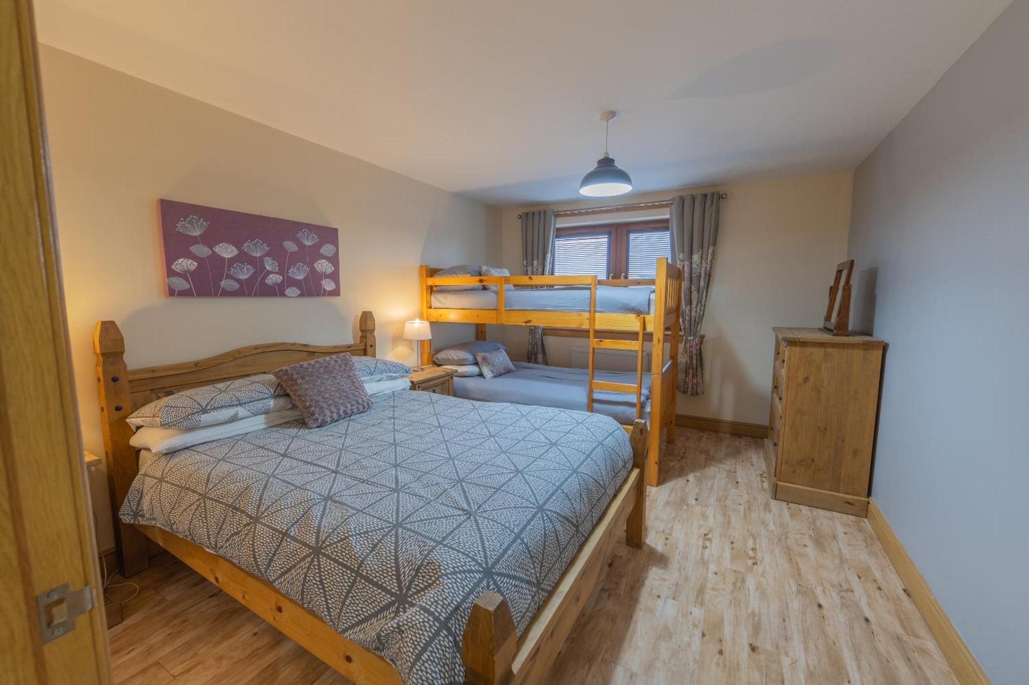 Quay Head View Aparthotel Странрер Стая снимка