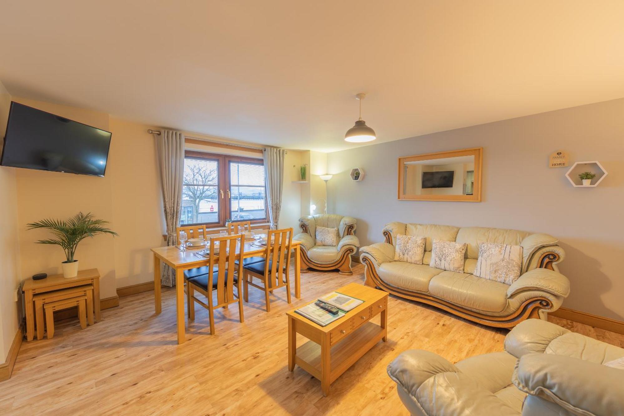 Quay Head View Aparthotel Странрер Стая снимка