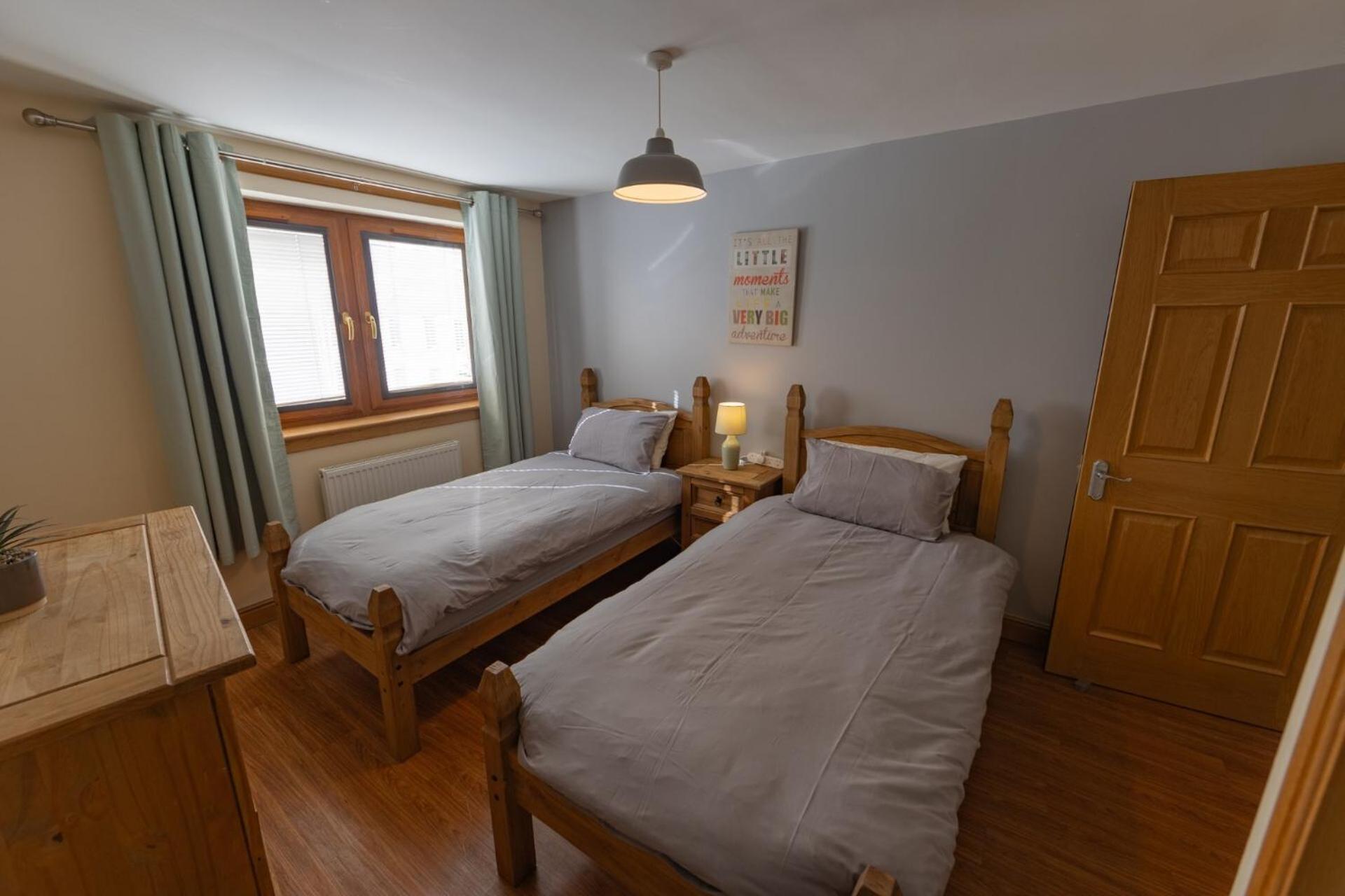 Quay Head View Aparthotel Странрер Стая снимка